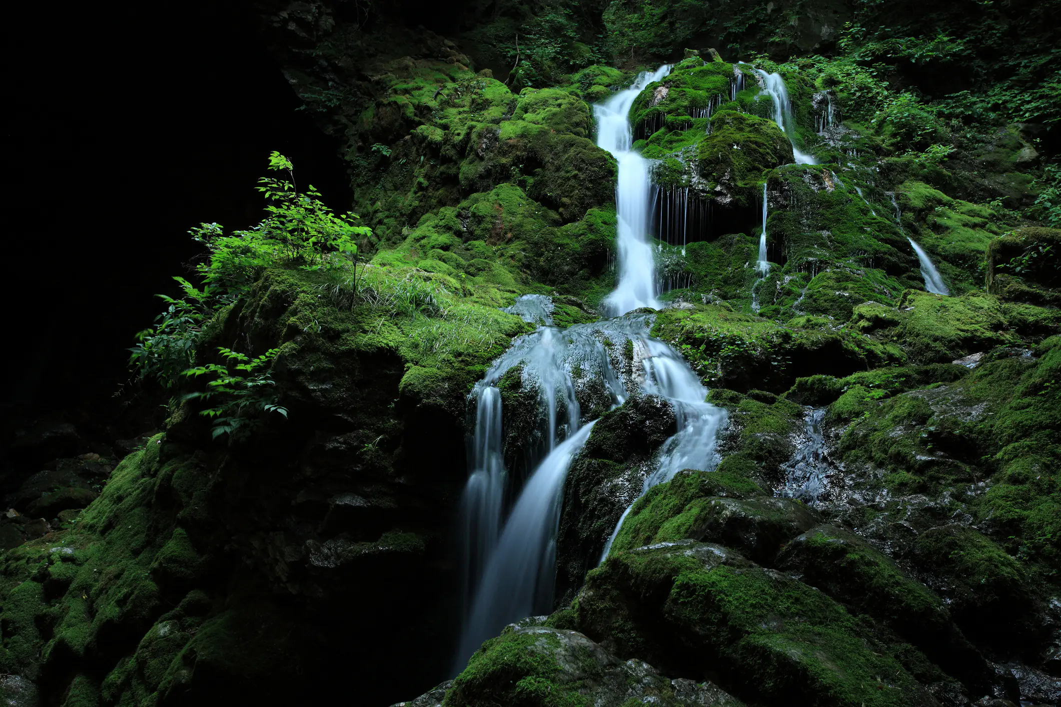 Hiker discovers 'embarrassing' truth about China's most famous waterfall