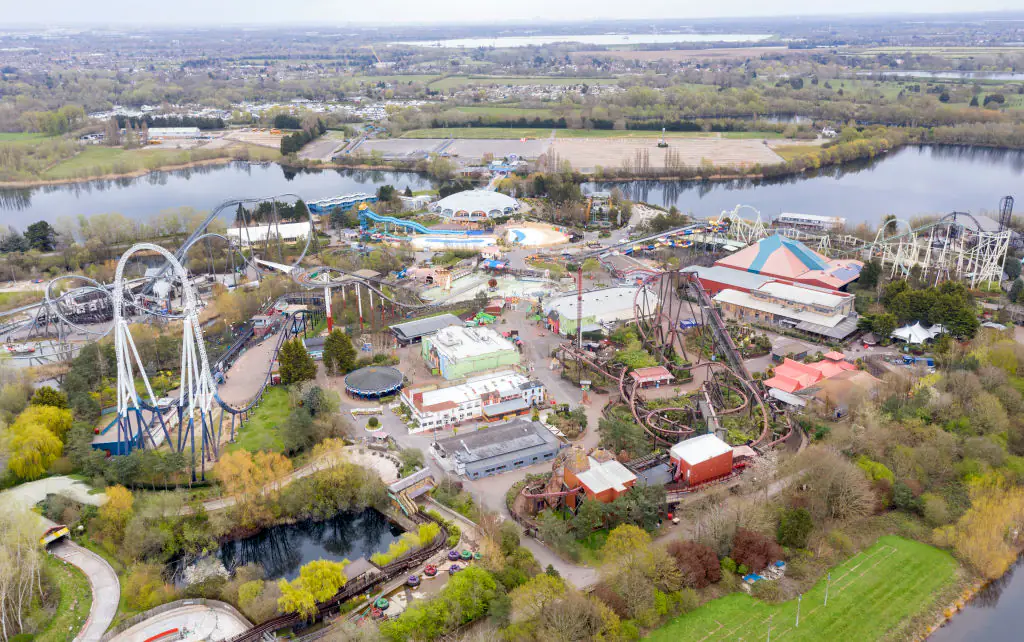 Police issue urgent statement after three children go missing after day at Thorpe Park