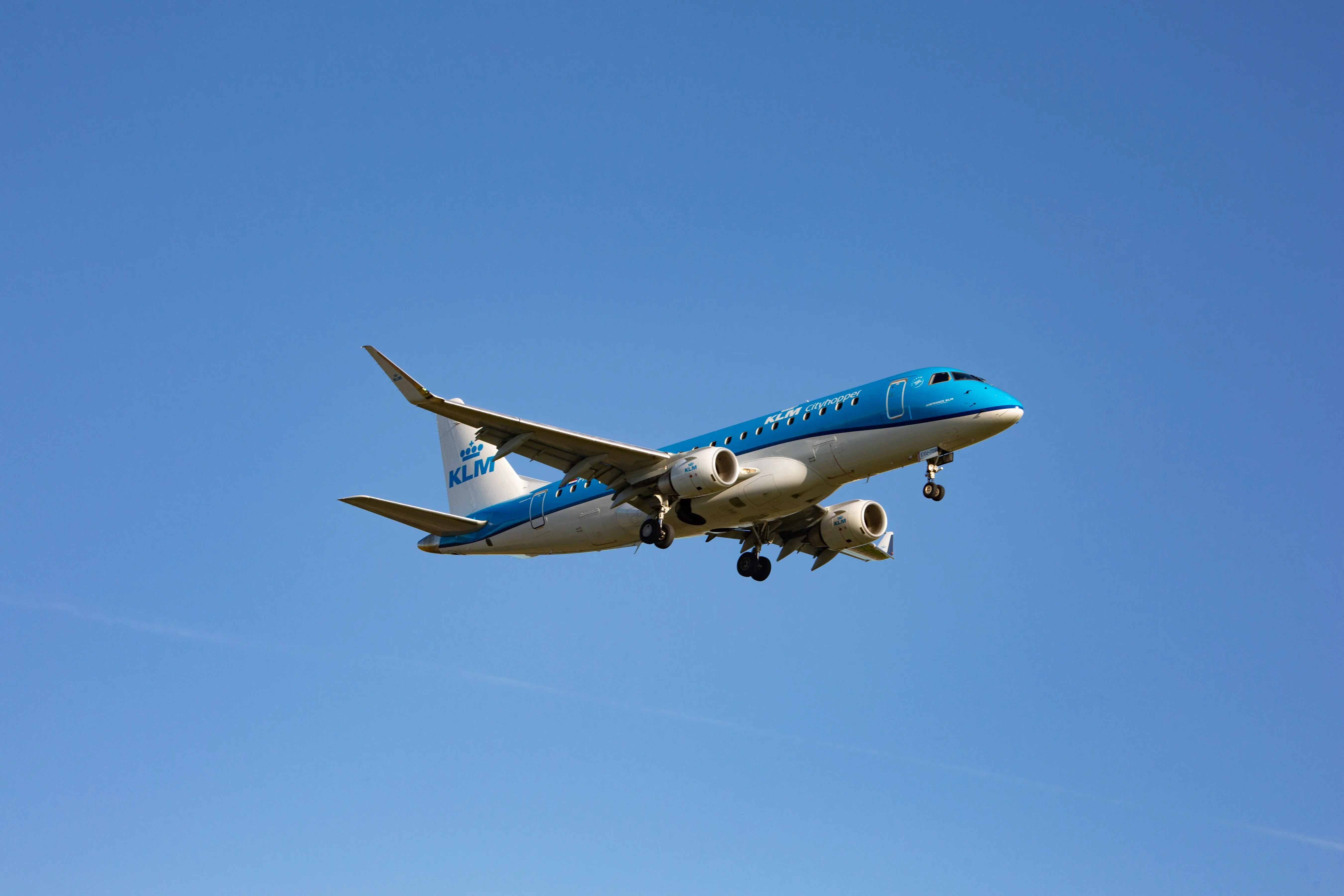 A KLM Cityhopper Embraer ERJ-175 landing at Amsterdam airport. Credit: NurPhoto / Getty (File photo)