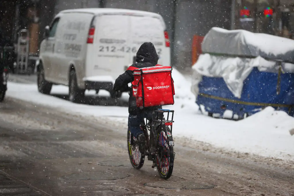 DoorDash driver sparks debate after refusing to walk up 9 flights of stairs for $1 tip
