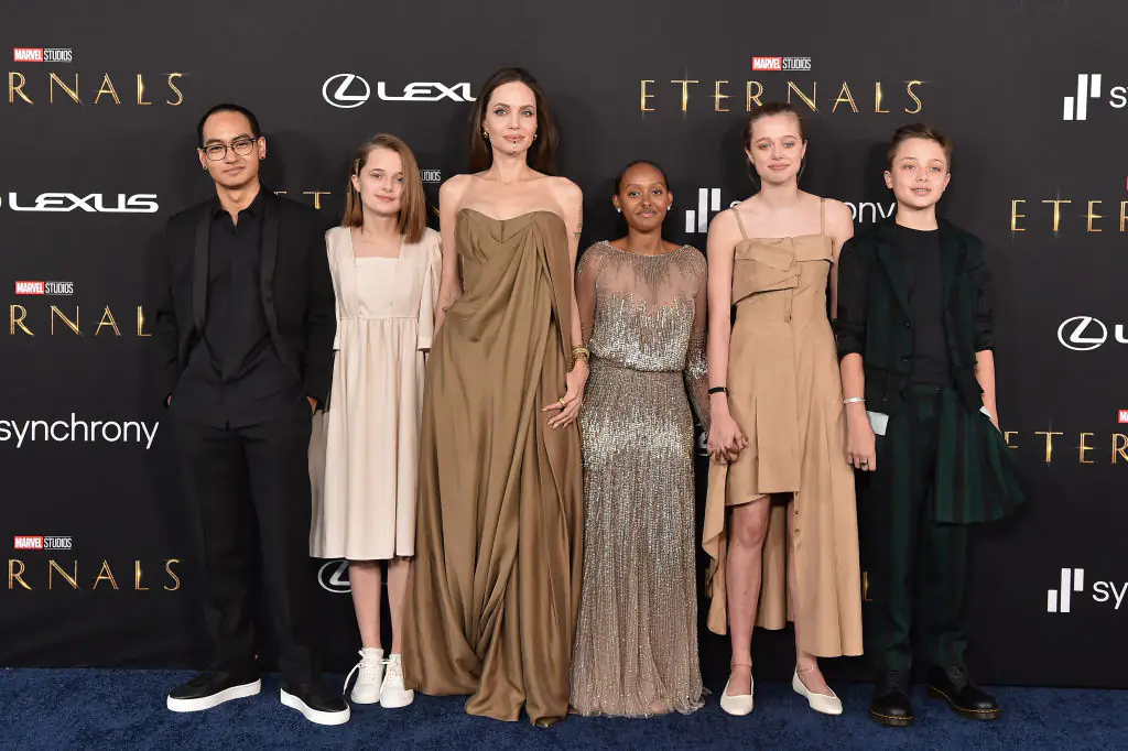 Maddox Jolie-Pitt, Vivienne Jolie-Pitt, Angelina Jolie, Knox Jolie-Pitt, Shiloh Jolie-Pitt, and Zahara Jolie-Pitt in 2021. Credit: Axelle/Bauer-Griffin/Getty