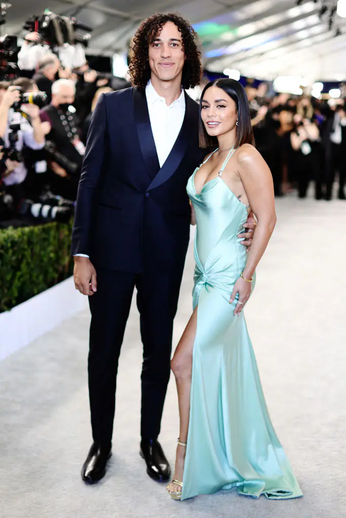 Cole Tucker and Vanessa Hudgens attend the 28th Screen Actors Guild Awards at Barker Hangar on February 27, 2022. Credit: Dimitrios Kambouris / Getty