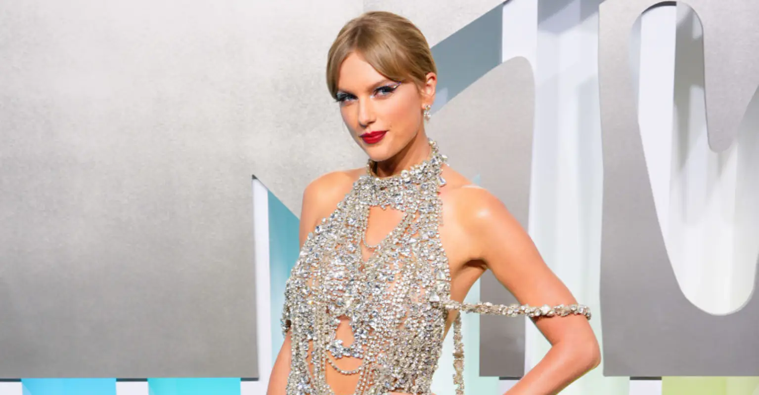 Taylor Swift fans are convinced she has a hickey after spotting mark on singer's neck