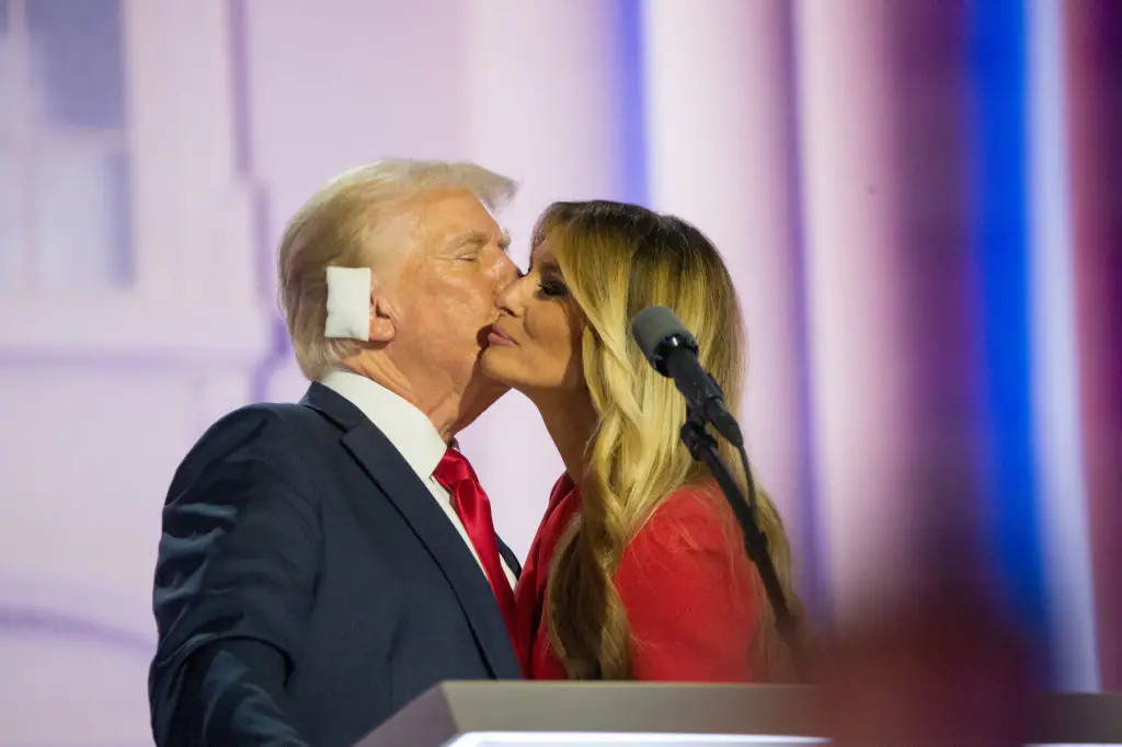 Trump kisses his wife on stage. Credit: Jacek Boczarski/Anadolu/Getty