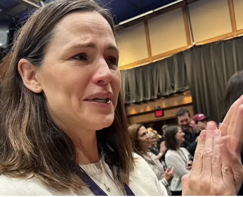 Jennifer Garner breaks down in tears as she watches her and Ben Affleck's daughter graduate