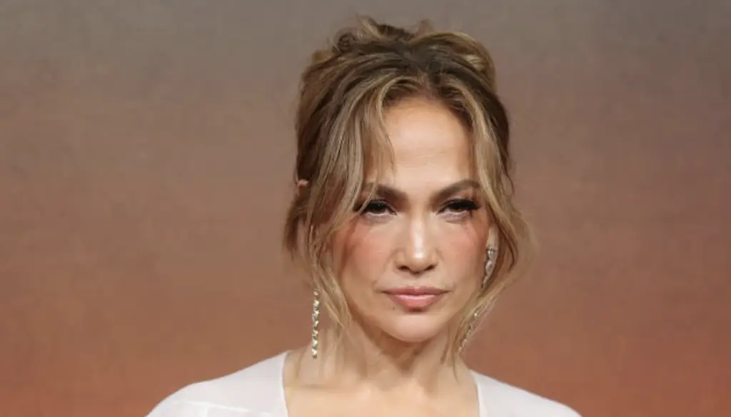 Jennifer Lopez is asked by reporter about Ben Affleck divorce rumors and her response is painful