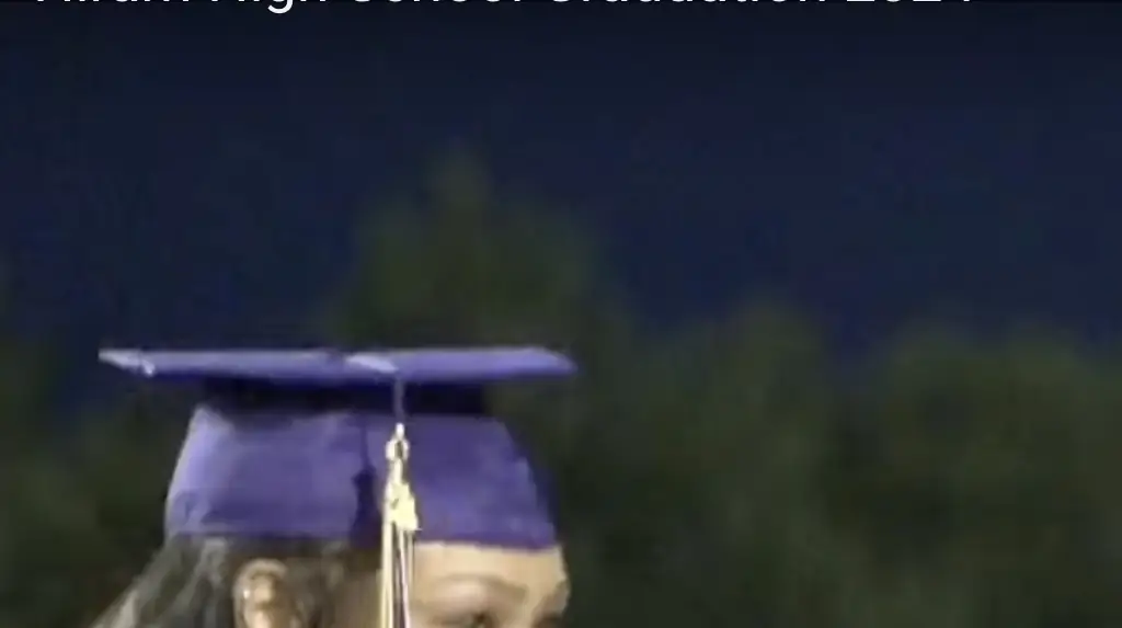 Sienna collapsed during her high school graduation ceremony. Credit: Hiram High School/YouTube