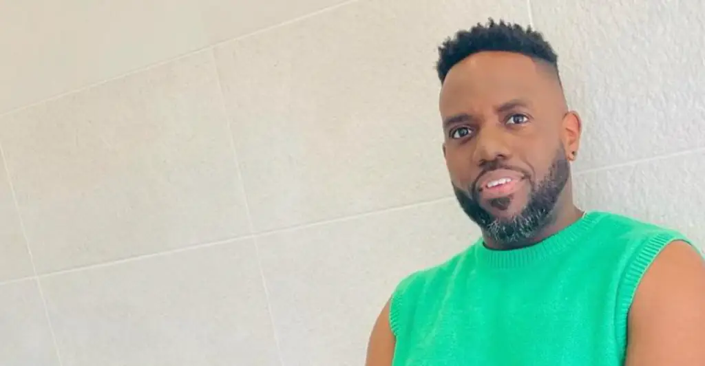 Minnesota news anchor bravely comes out live on air