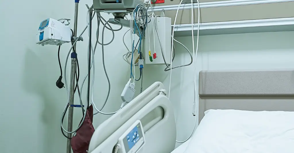 Mom survives horrific attack which saw husband allegedly stab her 9 times in front of their young children