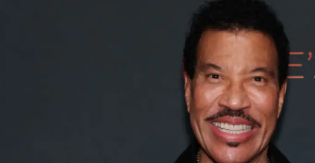 Lionel Richie sparks concerns from fans with 'new look': 'What did he do to his face?'