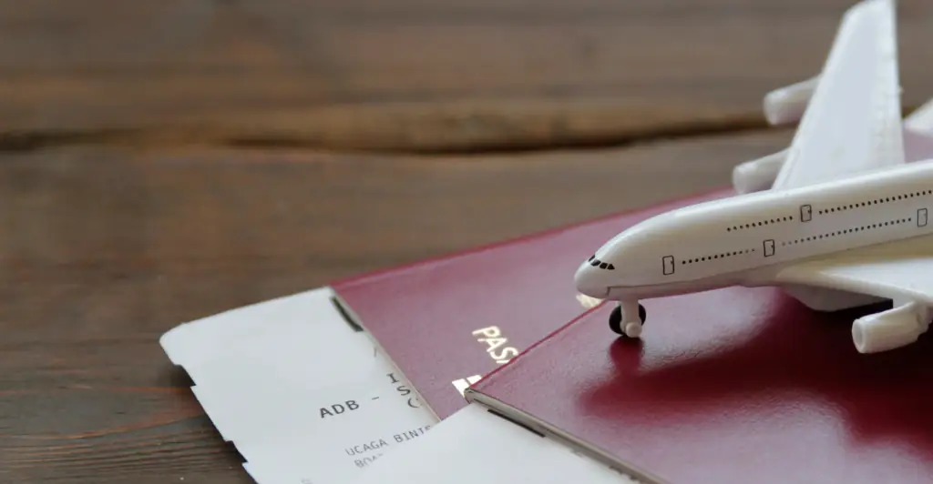 Woman shares savage message from 'ungrateful' parents after she paid for their vacation