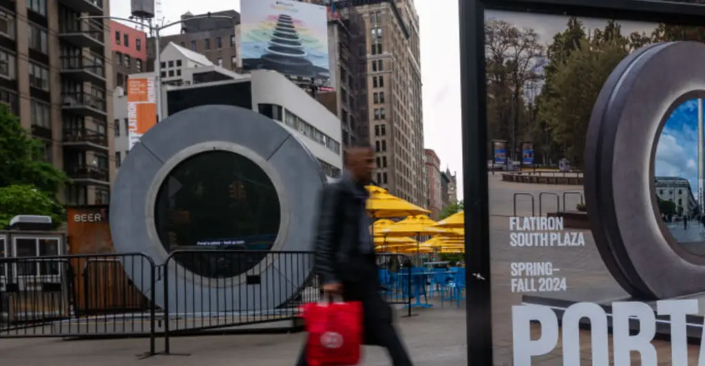 Mom of OnlyFans model who flashed NYC-Dublin portal shared surprising response to her daughter's actions