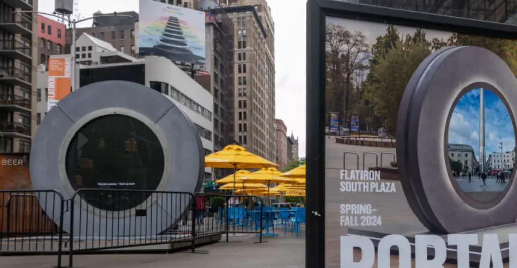 OnlyFans model who flashed New York City-Dublin portal reveals she made a fortune from the stunt