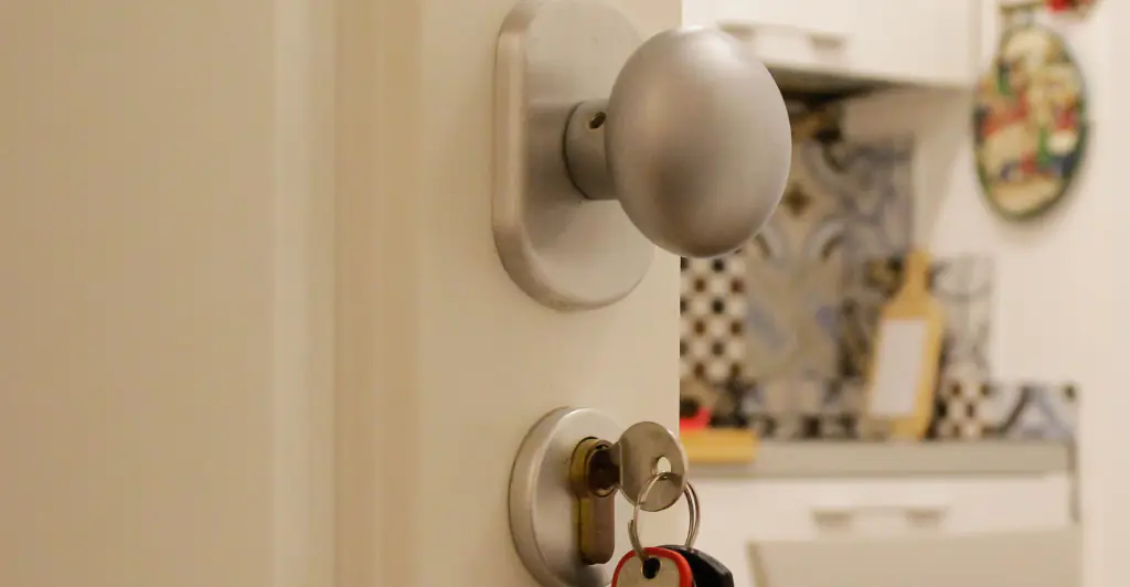 Homeless social media star refuses to pay rent because she's 'hot’