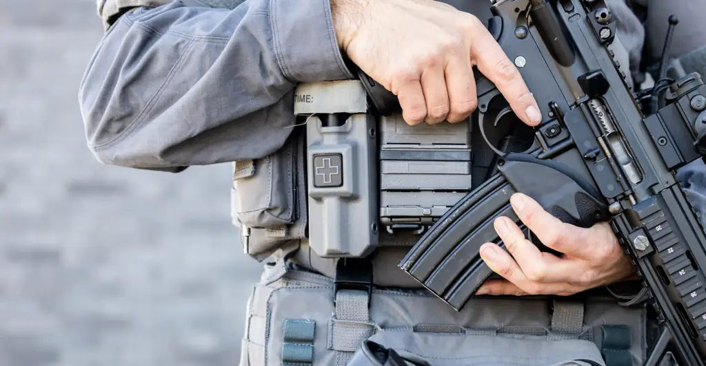 Incredible footage shows sniper take out bank robber with a single shot through a computer screen without harming any hostages