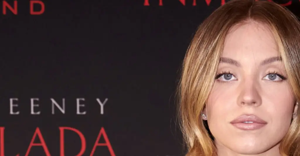 Sydney Sweeney leaves fans speechless with jaw-dropping selfies wearing a bandana as a top