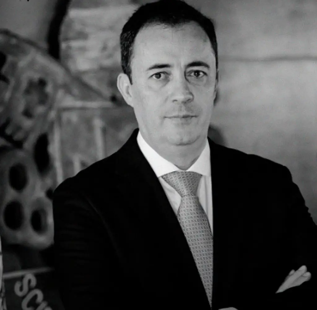 Rogério Renato Mateucci was struck and killed by a piece of stray roofing in a freak accident while on an architecture tour in Arizona. Credit: Facebook