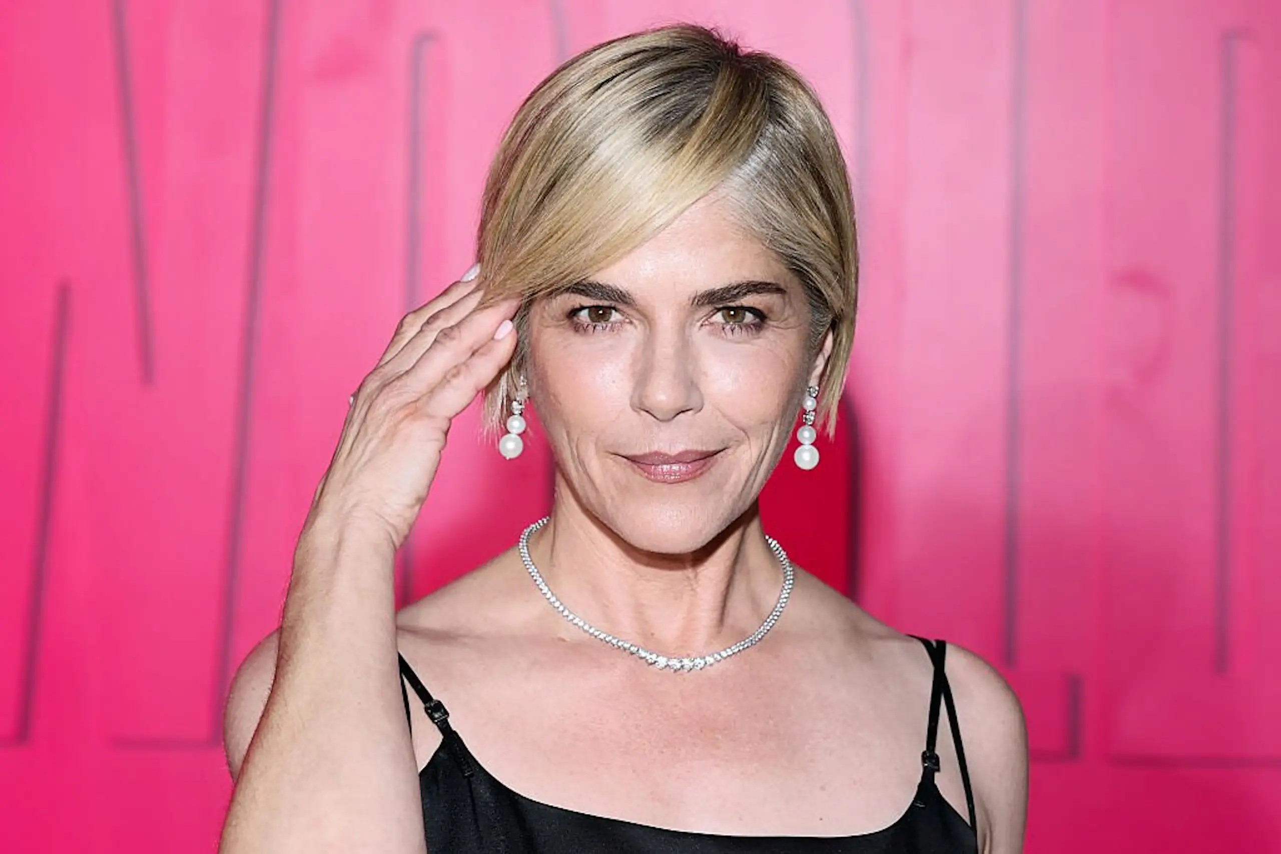Selma Blair's lawyer gives possible cause of alleged mid-flight incident where she tried to open plane door