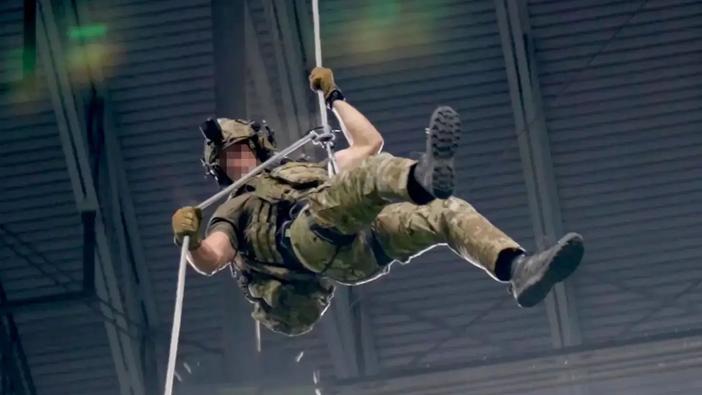 soldier-rappels-alamodome-stadium-rafters-145566131.webp